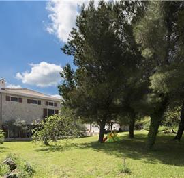 5 bedroom bayside villa with pool near Kotor, sleeps 12